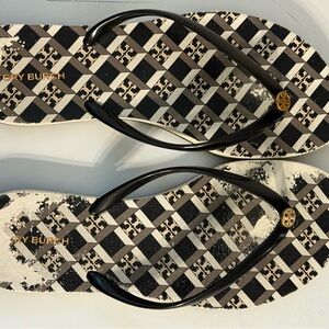Tory Burch Chelsea Black/White/Gray Geo Patterned Flip Flops